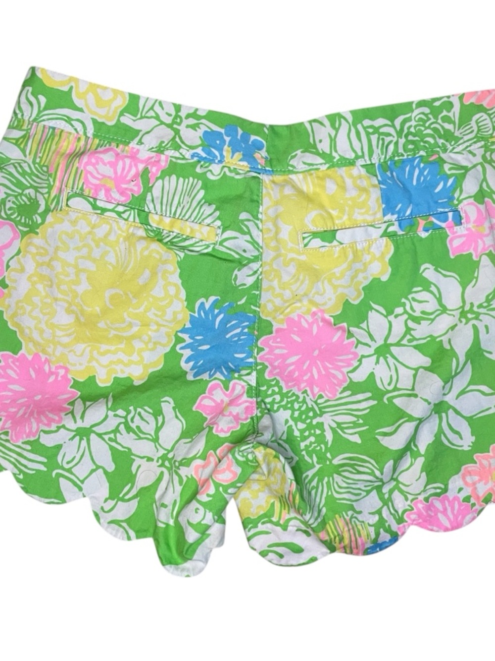 Lilly Pulitzer "Buttercup" scalloped hem shorts in the "Hibiscus Stroll" print 0 - Picture 6 of 7